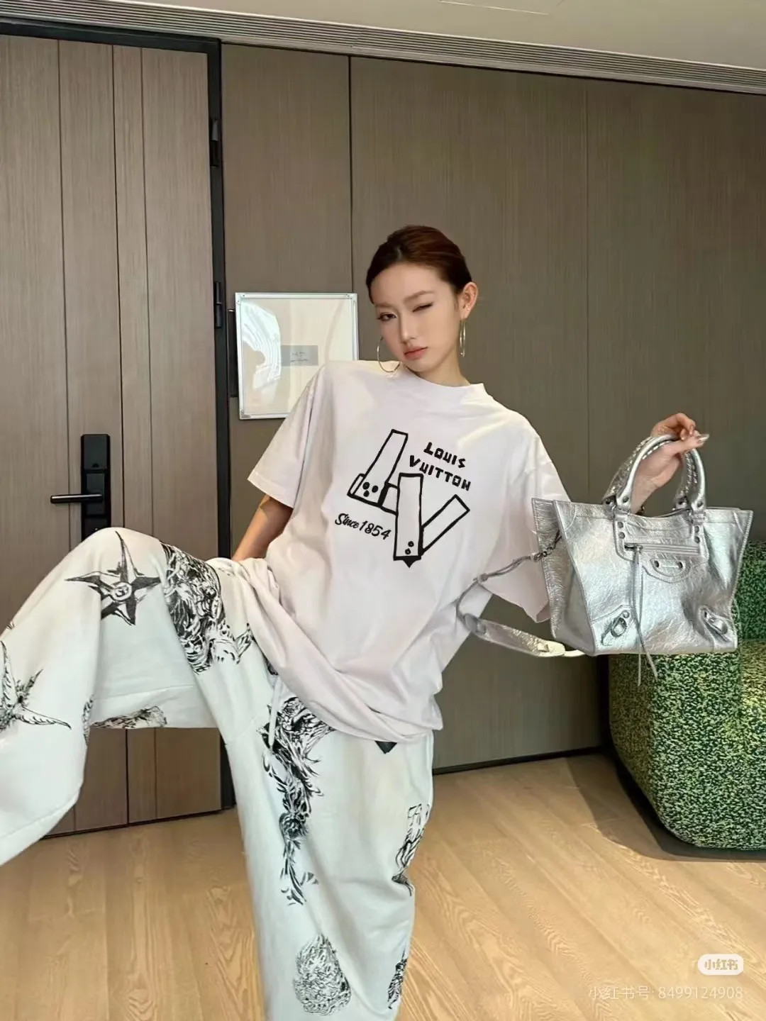 Louis Vuitton/ logo